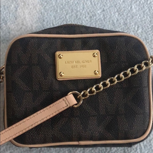 Michael Kors crossbody pouch - Picture 7 of 7